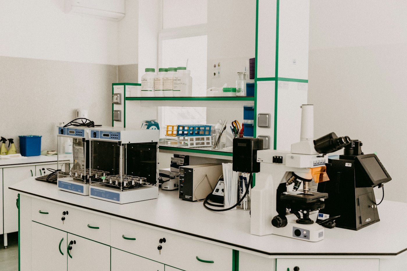 Laboratory bench with analytical instruments